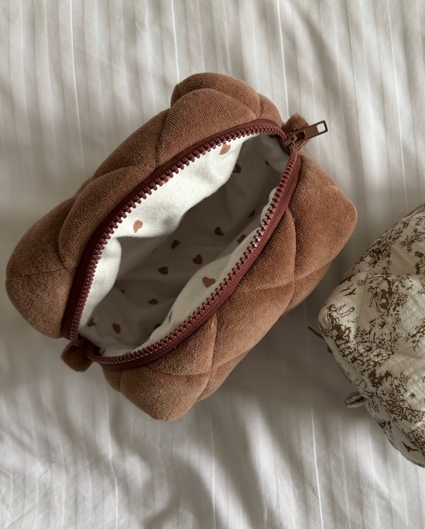 Cosmetic bag LOVE INSIDE