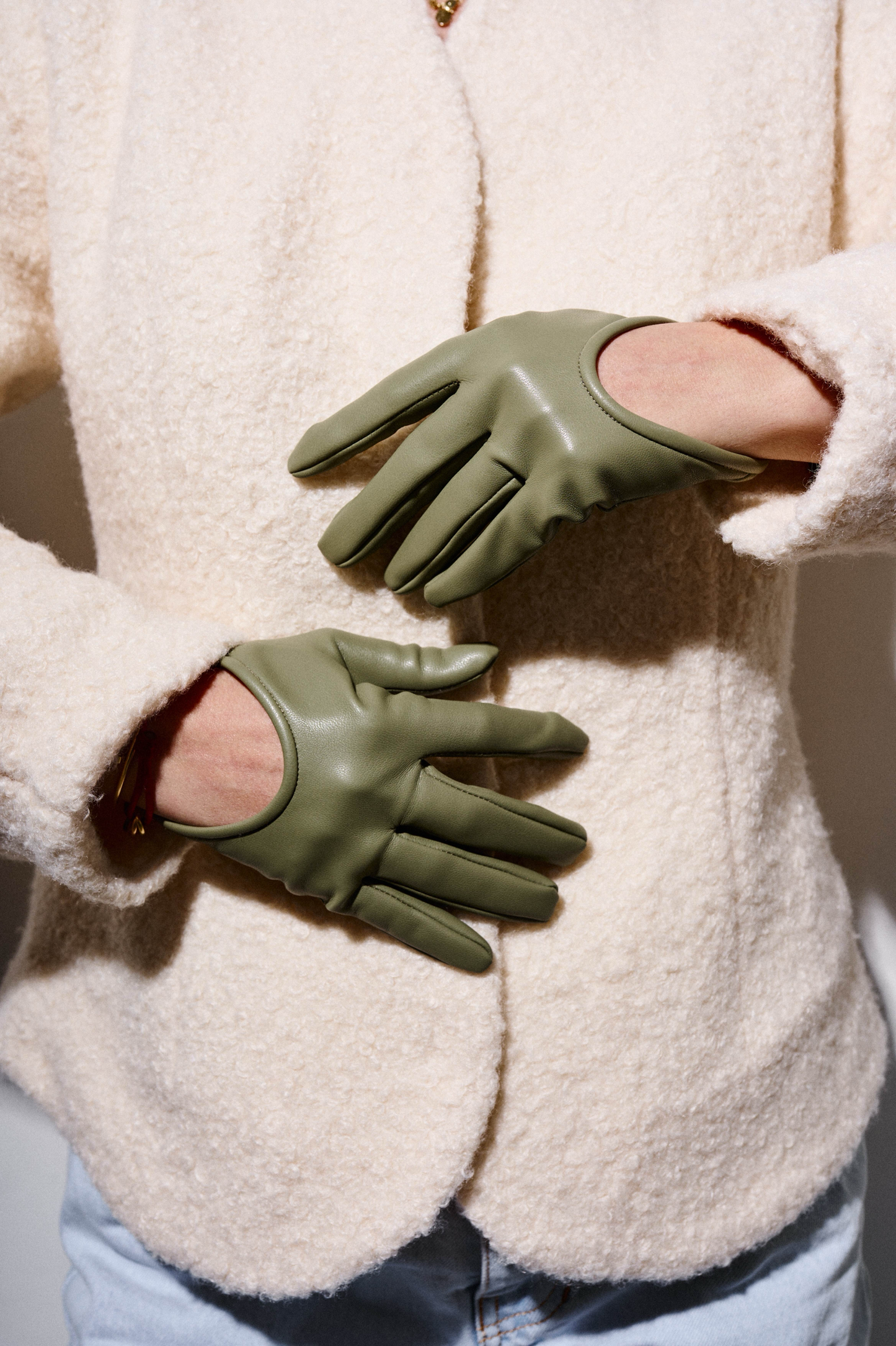 Pistachio Gloves