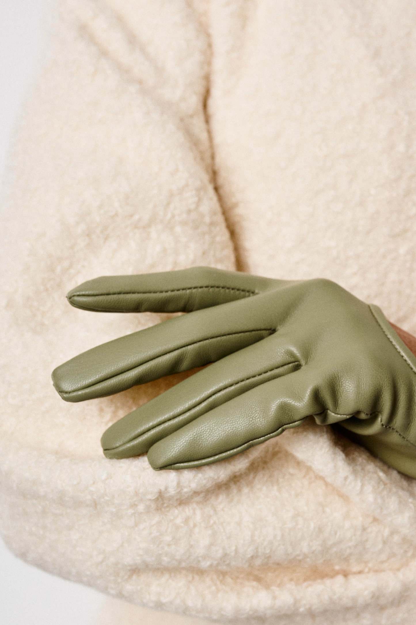 Pistachio Gloves