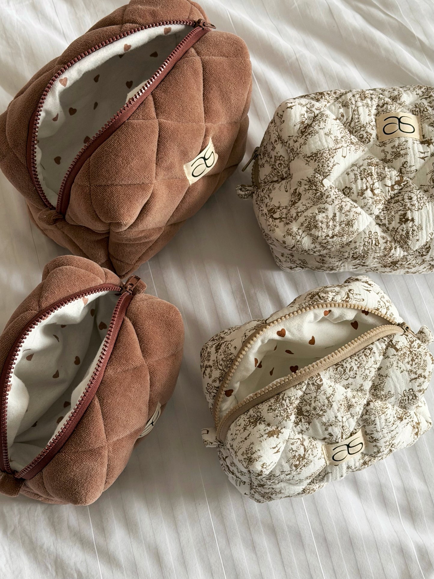 Cosmetic bag LOVE INSIDE