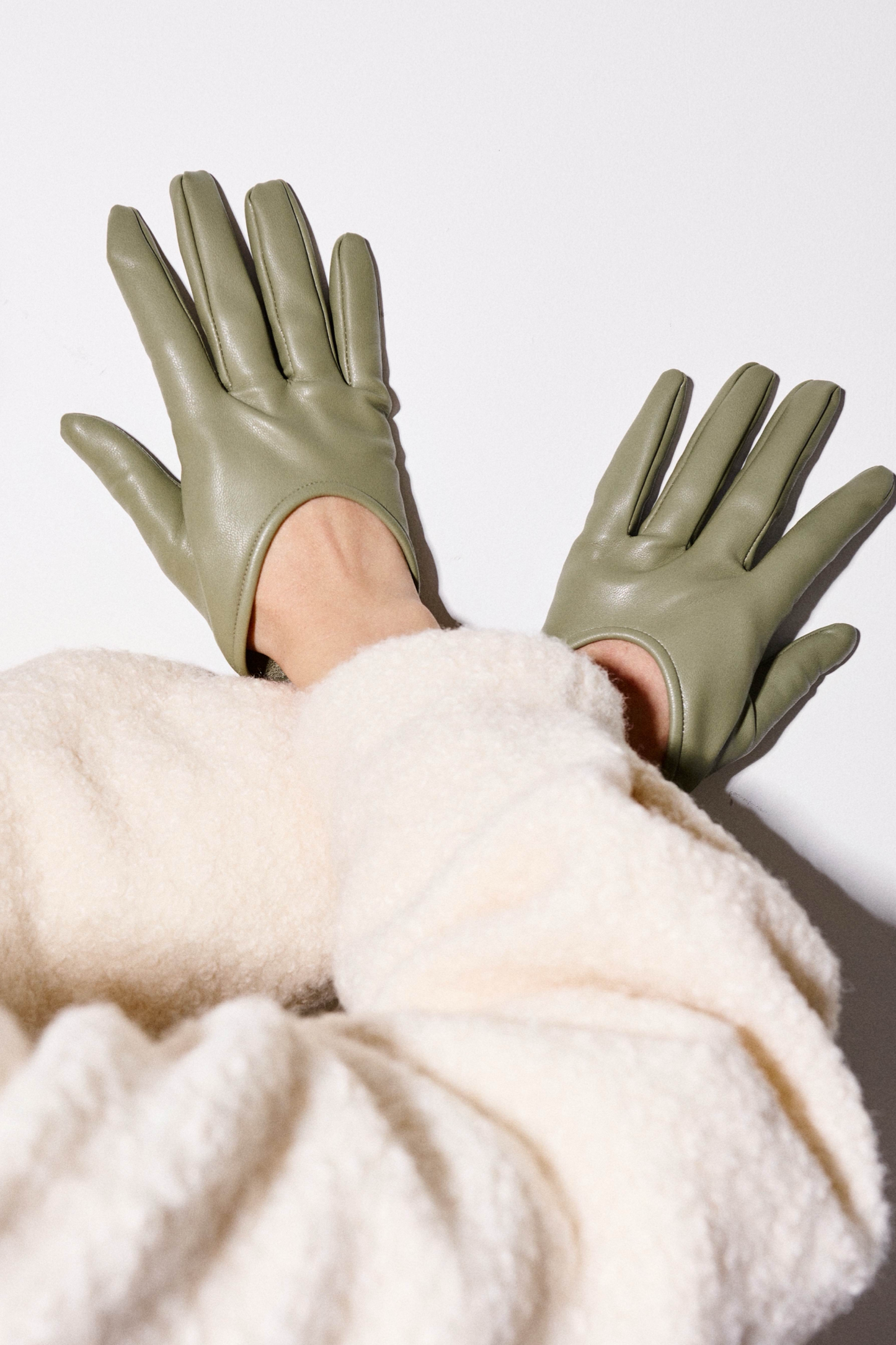 Pistachio Gloves